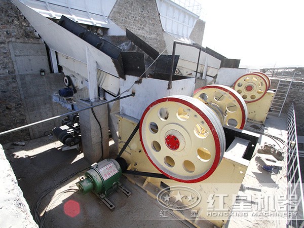 山東效能高節(jié)能顎式破碎機(jī)客戶(hù)現(xiàn)場(chǎng) 山東效能高節(jié)能顎式破碎機(jī)客戶(hù)現(xiàn)場(chǎng)