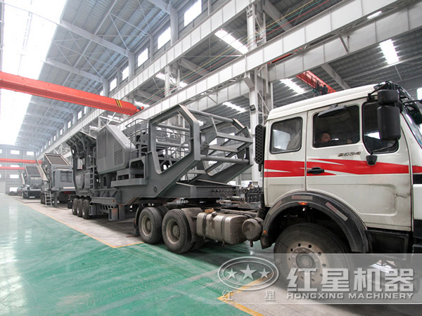 120tph-250tph可移動破碎站發(fā)貨車間一角 120tph-250tph可移動破碎站發(fā)貨車間一角