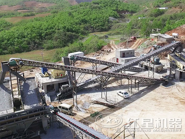 環(huán)保型干法機(jī)制砂生產(chǎn)線現(xiàn)場 環(huán)保型干法機(jī)制砂生產(chǎn)線現(xiàn)場