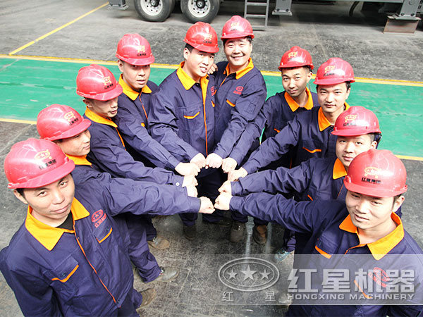 車載可移動(dòng)式碎石子機(jī)售后人員風(fēng)采 車載可移動(dòng)式碎石子機(jī)售后人員風(fēng)采