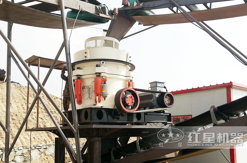 膨潤土圓錐破碎機工作現(xiàn)場 膨潤土圓錐破碎機工作現(xiàn)場