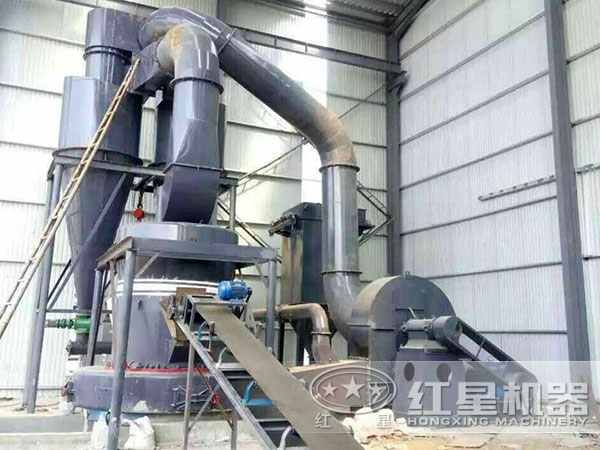 白云石雷蒙磨粉機(jī)工作現(xiàn)場 白云石雷蒙磨粉機(jī)工作現(xiàn)場