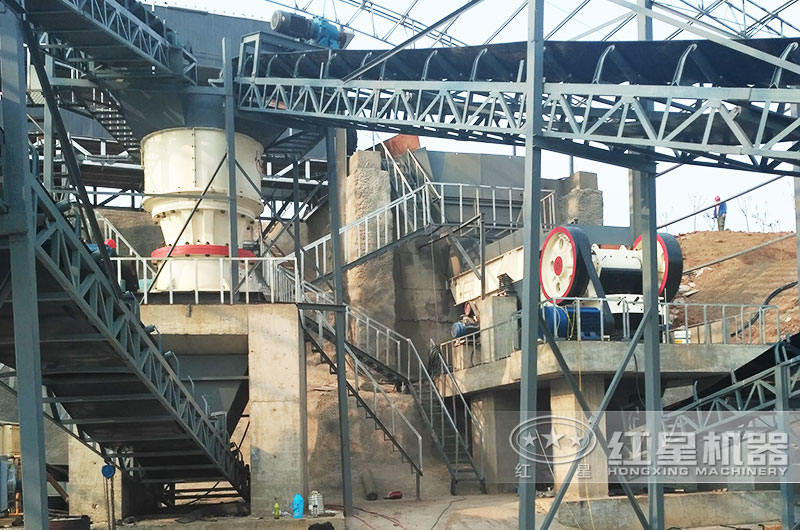 河卵石日產1000噸破碎現(xiàn)場 河卵石日產1000噸破碎現(xiàn)場