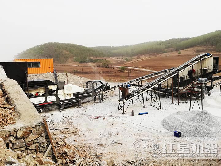 移動破碎生產線現(xiàn)場，時產200噸