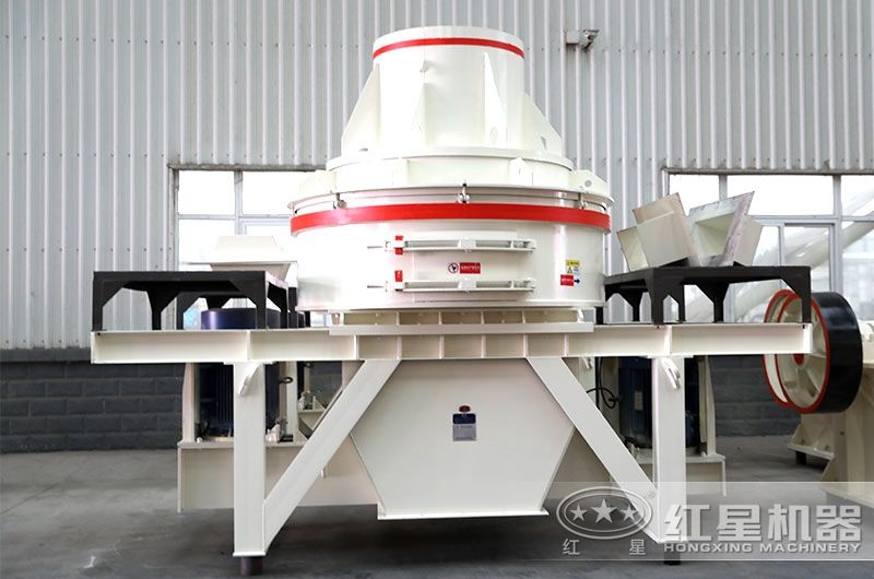 直通沖擊式制砂機，物料呈立方體狀，占地面積小