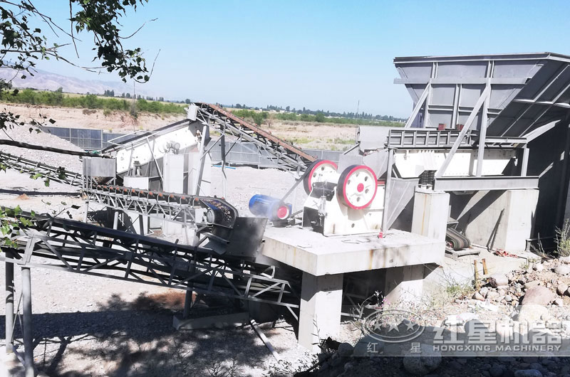 “石灰石”破碎石子生產(chǎn)線現(xiàn)場(chǎng) “石灰石”破碎石子生產(chǎn)線現(xiàn)場(chǎng)