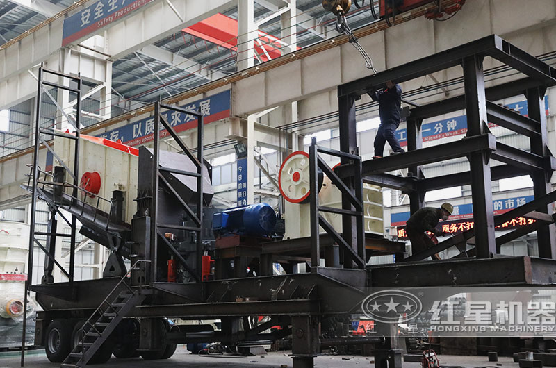 鄂破圓錐移動(dòng)式破碎機(jī):給料+粗碎+制砂+篩分 鄂破圓錐移動(dòng)式破碎機(jī):給料+粗碎+制砂+篩分