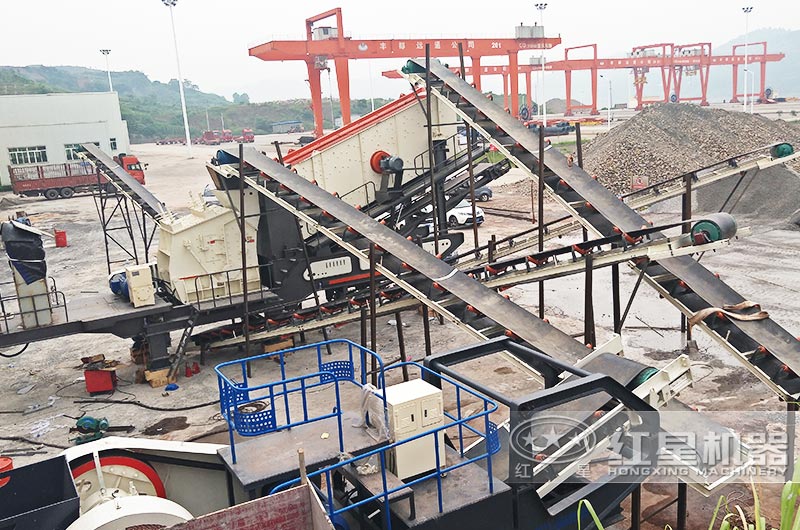 河南反擊破篩分移動(dòng)式破碎生產(chǎn)現(xiàn)場(chǎng) 河南反擊破篩分移動(dòng)式破碎生產(chǎn)現(xiàn)場(chǎng)