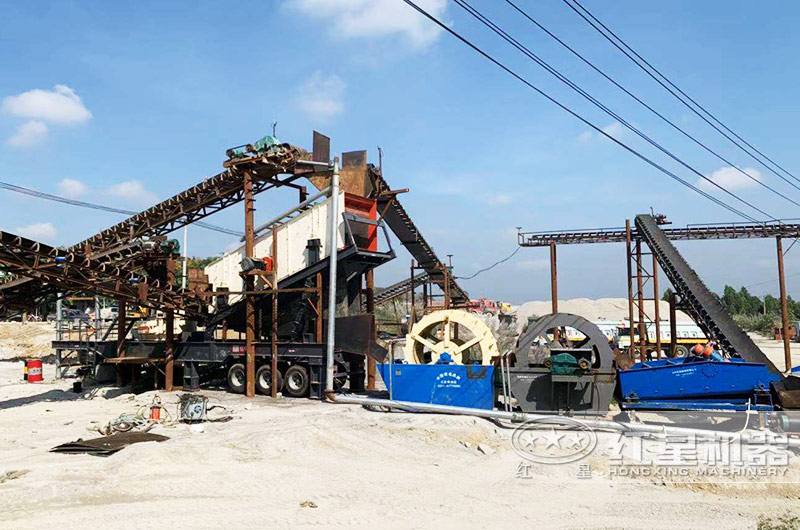 湖北制砂移動(dòng)式破碎機(jī)生產(chǎn)現(xiàn)場(chǎng) 湖北制砂移動(dòng)式破碎機(jī)生產(chǎn)現(xiàn)場(chǎng)