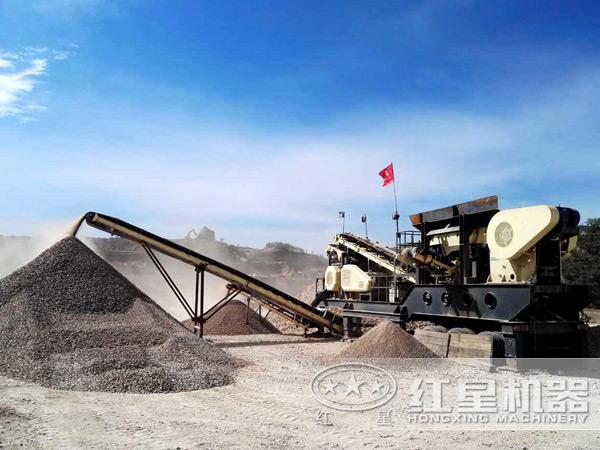 可移動(dòng)碎石機(jī)作業(yè)現(xiàn)場圖 可移動(dòng)碎石機(jī)作業(yè)現(xiàn)場圖