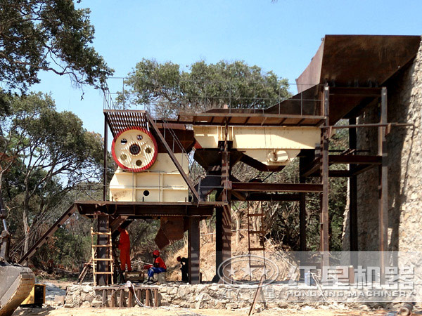 PE顎式破碎機(jī)作業(yè)現(xiàn)場(chǎng)圖 PE顎式破碎機(jī)作業(yè)現(xiàn)場(chǎng)圖