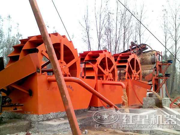 洗砂機作業(yè)現(xiàn)場圖 洗砂機作業(yè)現(xiàn)場圖