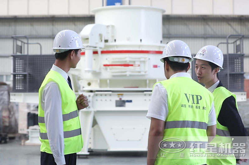 經(jīng)理陪同客戶到生產(chǎn)車間參觀 經(jīng)理陪同客戶到生產(chǎn)車間參觀