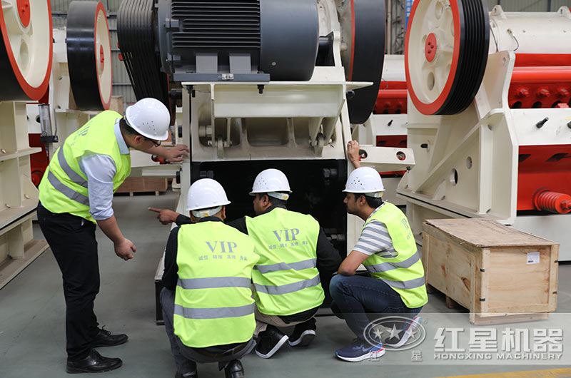 客戶(hù)到設(shè)備生產(chǎn)車(chē)間考察、了解設(shè)備 客戶(hù)到設(shè)備生產(chǎn)車(chē)間考察、了解設(shè)備