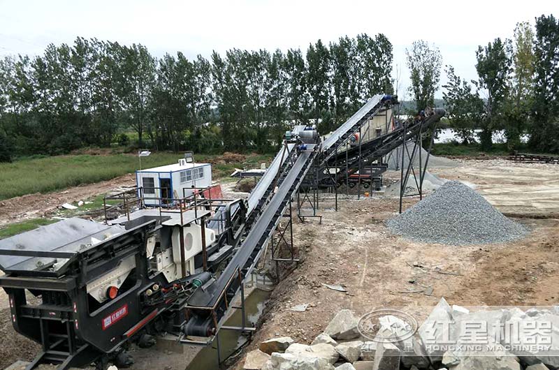 武漢客戶自行式沙石破碎機現場 武漢客戶自行式沙石破碎機現場