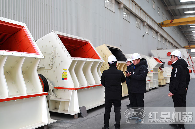 1416破碎機(jī)客戶來廠參觀 1416破碎機(jī)客戶來廠參觀