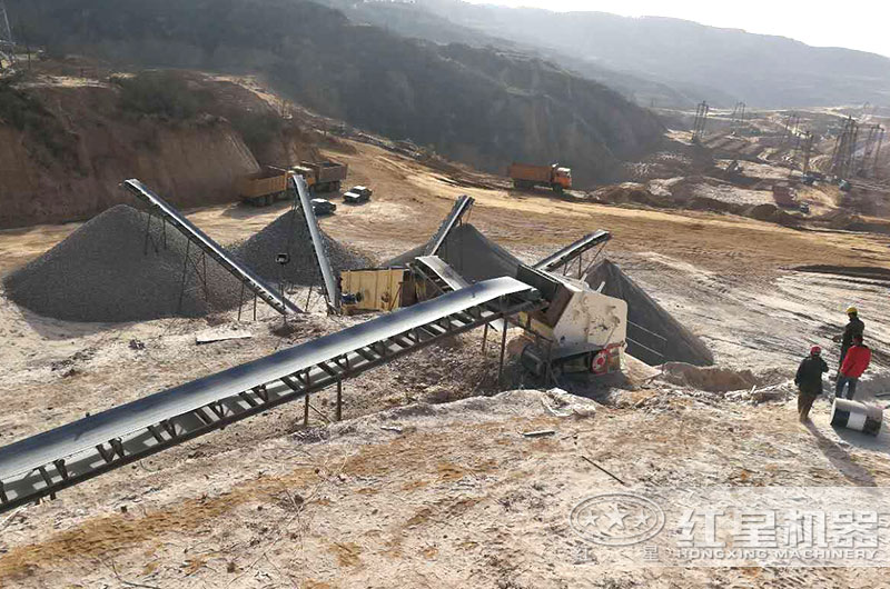 時(shí)產(chǎn)200噸反擊破碎機(jī)作業(yè)現(xiàn)場(chǎng)圖 時(shí)產(chǎn)200噸反擊破碎機(jī)作業(yè)現(xiàn)場(chǎng)圖