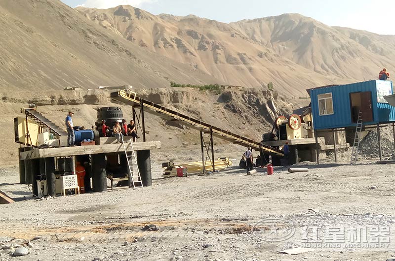 2400圓錐破碎機(jī)工作現(xiàn)場實(shí)拍圖 2400圓錐破碎機(jī)工作現(xiàn)場實(shí)拍圖