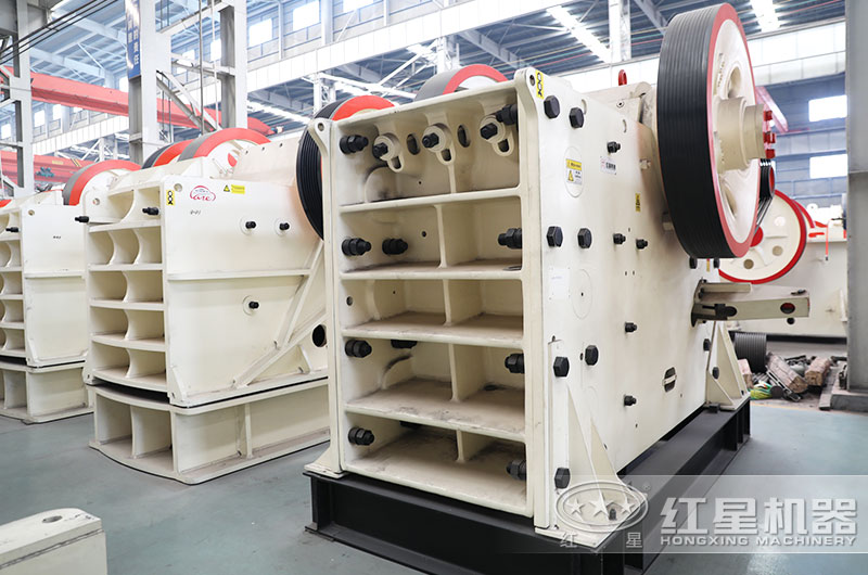 顎式石塊打碎機(jī)圖片 顎式石塊打碎機(jī)圖片