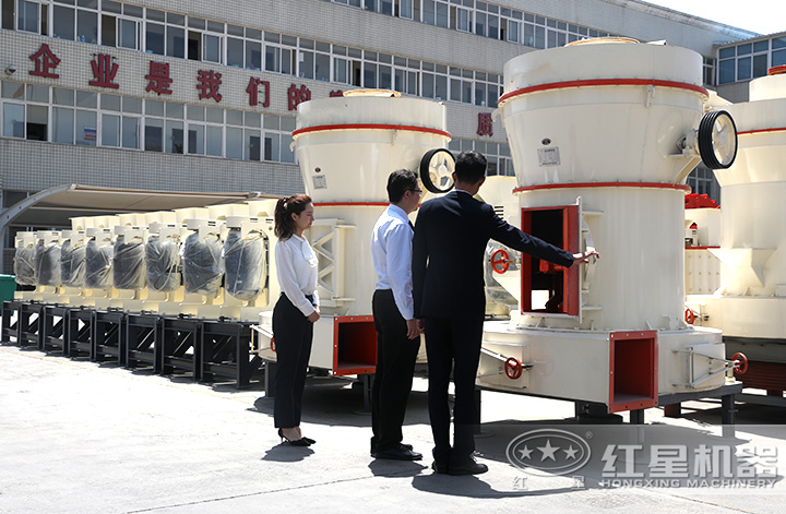 客戶到廠考察紅星磨粉設(shè)備 客戶到廠考察紅星磨粉設(shè)備