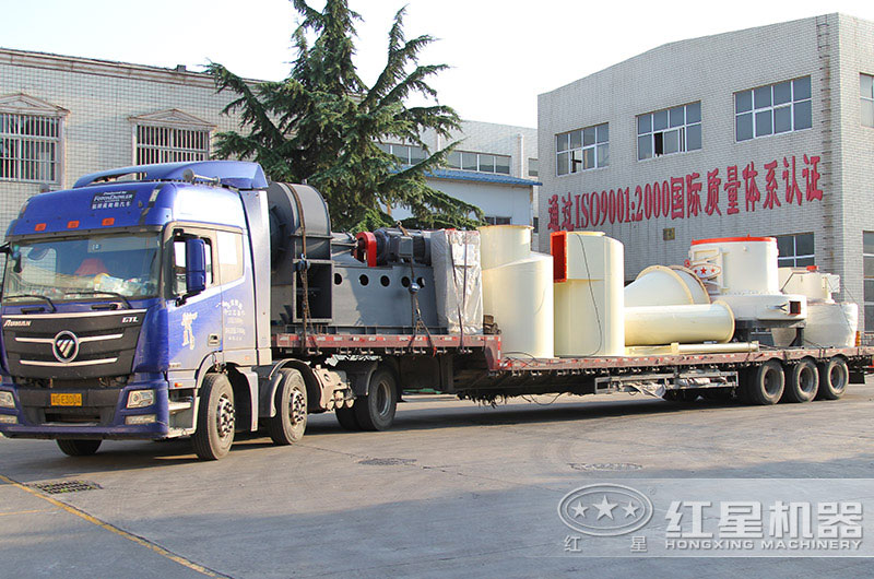 新型雷蒙磨粉機設備發貨中 新型雷蒙磨粉機設備發貨中