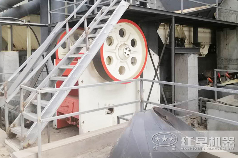 顎式破碎機(jī)作業(yè)現(xiàn)場(chǎng)圖片 顎式破碎機(jī)作業(yè)現(xiàn)場(chǎng)圖片