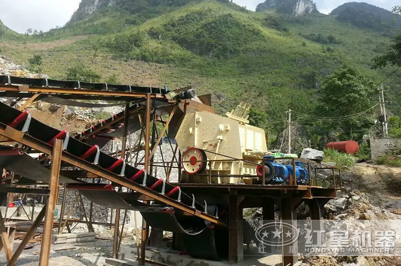 反擊式破碎機生產(chǎn)現(xiàn)場圖片 反擊式破碎機生產(chǎn)現(xiàn)場圖片