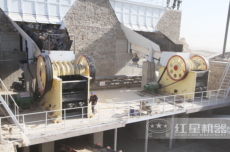 礦物破碎現(xiàn)場(chǎng) 礦物破碎現(xiàn)場(chǎng)