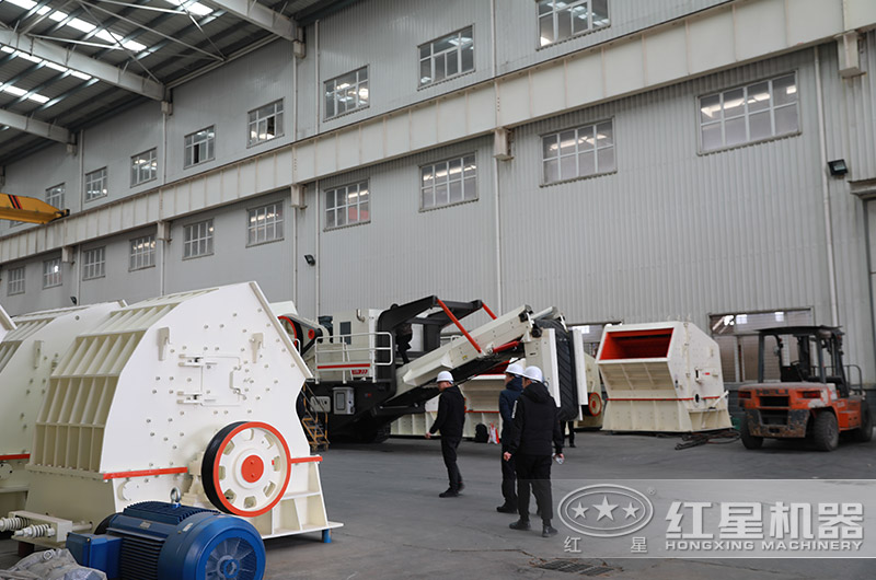 客戶來(lái)廠參觀錘破機(jī) 客戶來(lái)廠參觀錘破機(jī)