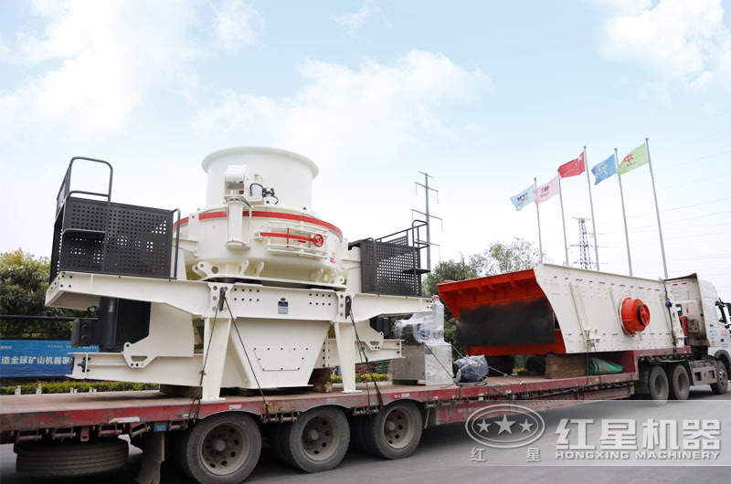 沖擊式鵝蛋石制砂機裝車發貨現場 沖擊式鵝蛋石制砂機裝車發貨現場