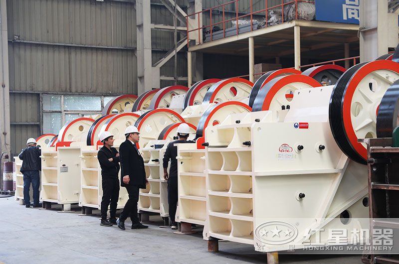 客戶來廠參觀考察鄂破機 客戶來廠參觀考察鄂破機