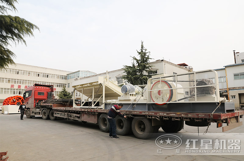 紅星對輥破裝車發貨現場 紅星對輥破裝車發貨現場