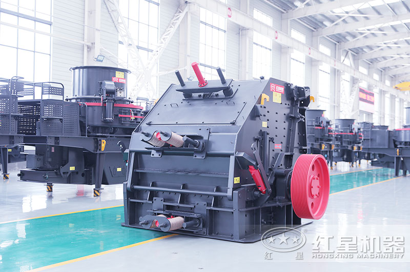 新型反擊破碎機側面展示 新型反擊破碎機側面展示