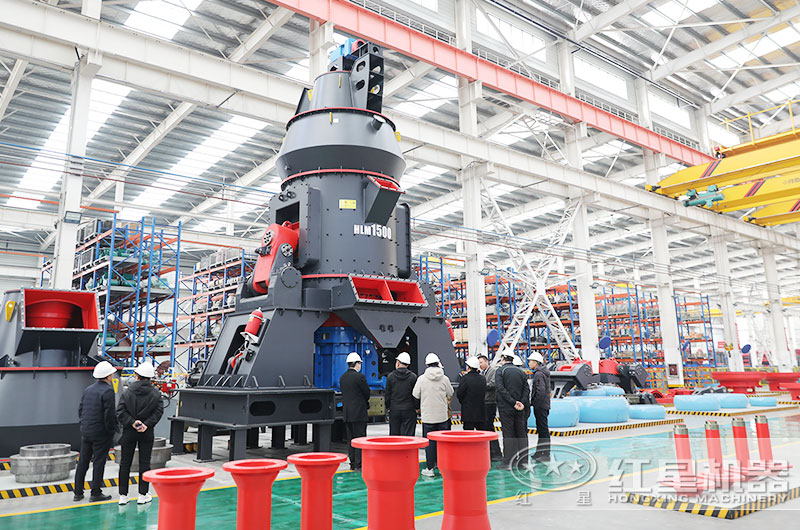 客戶來廠考察磨粉機(jī)設(shè)備 客戶來廠考察磨粉機(jī)設(shè)備